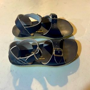 Good used condition NAVY Sun Sans